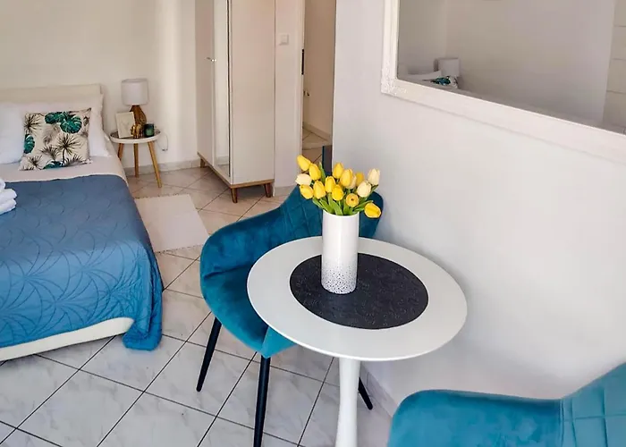 Apartman Awesome In Hvar With Swimming Pool